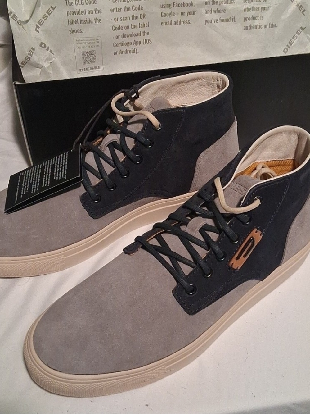 Diesel Men’s Two-Tone Suede Chukka Boots in Gray and Black Sz 8.5